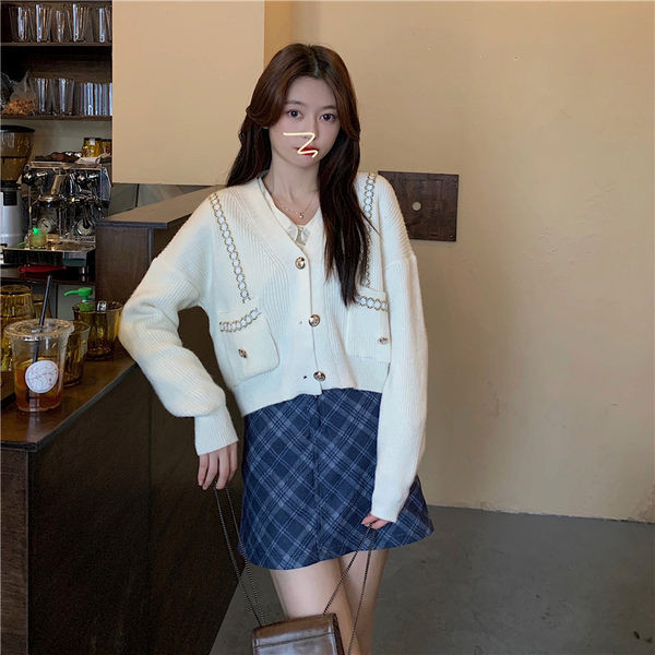 Stiilne naiste lühike taskutega kardigan