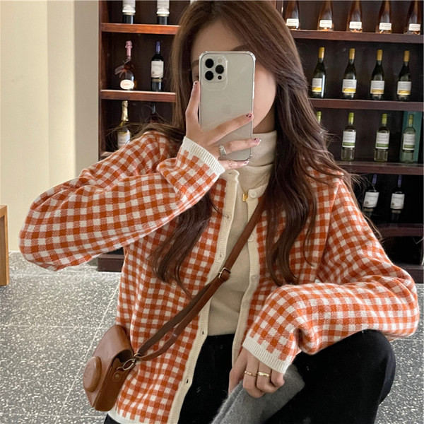 Cardigan de damă de ultimă generație cu nasturi și mâneci lungi