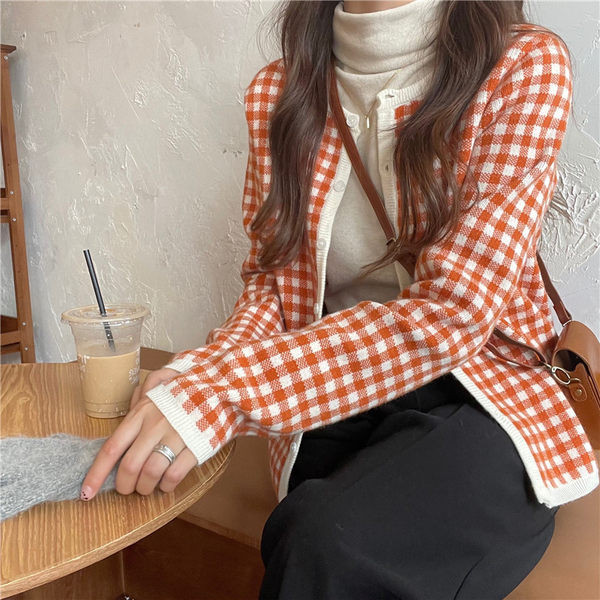 Cardigan de damă de ultimă generație cu nasturi și mâneci lungi