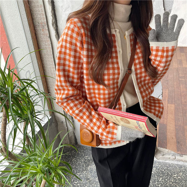 Cardigan de damă de ultimă generație cu nasturi și mâneci lungi