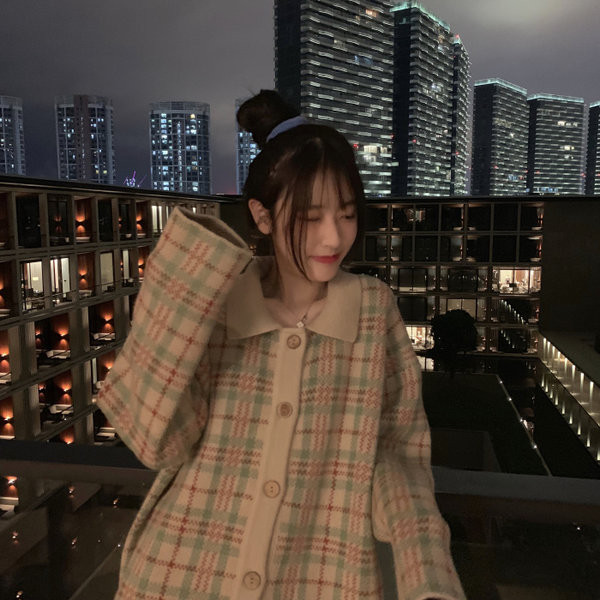 Naiste vabaaja ruuduline vesti lai mudel