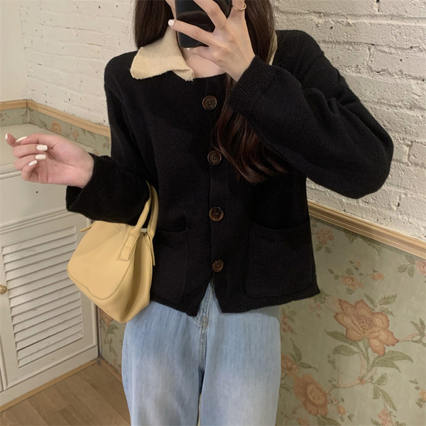 Naiste vabaaja kampsun nööpide ja taskutega