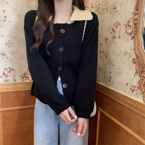 Naiste vabaaja kampsun nööpide ja taskutega