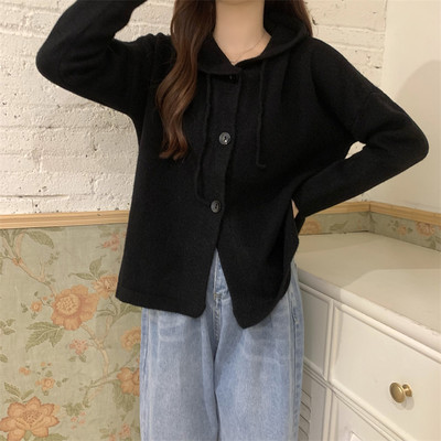 Naiste kardiganist lihtne mudel kapuutsi ja lipsudega