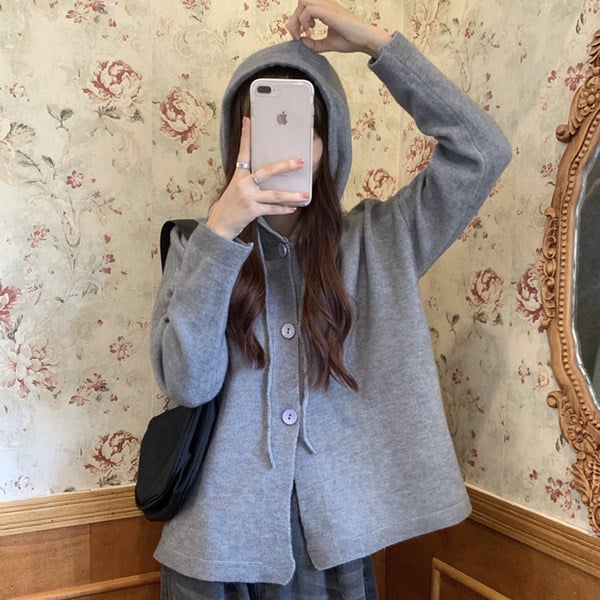 Naiste kardiganist lihtne mudel kapuutsi ja lipsudega