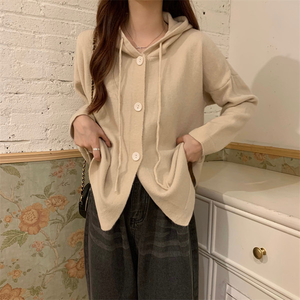 Naiste kardiganist lihtne mudel kapuutsi ja lipsudega