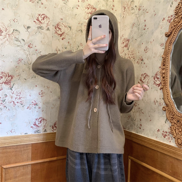 Naiste kardiganist lihtne mudel kapuutsi ja lipsudega