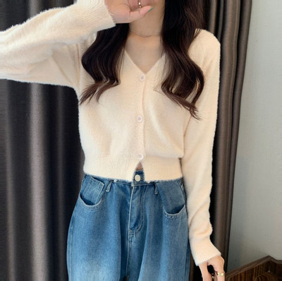 Cardigan scurt modern cu nasturi și decolteu spitz