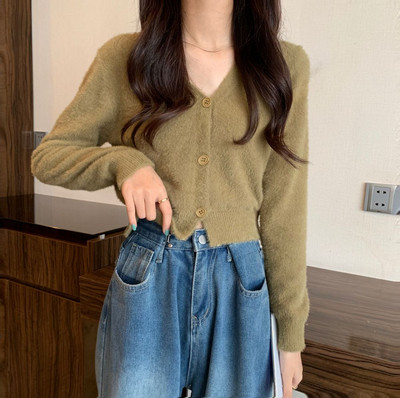 Cardigan scurt modern cu nasturi și decolteu spitz