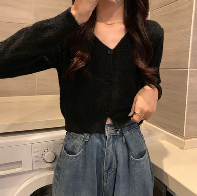 Cardigan scurt modern cu nasturi și decolteu spitz