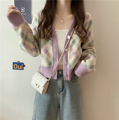 Naiste ruuduline vest nööpide ja spitsikaelusega