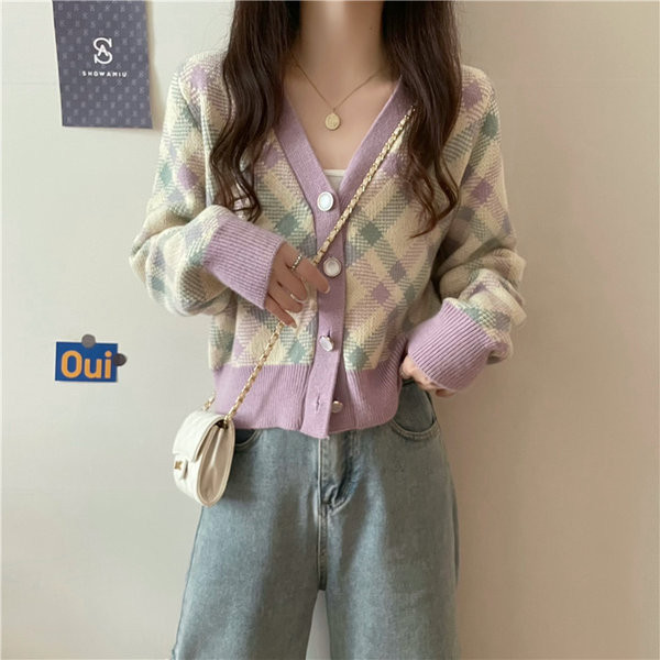 Naiste ruuduline vest nööpide ja spitsikaelusega