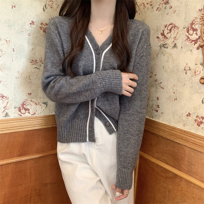 Stiilne naiste kardiganist tavaline spits-kaelusega mudel