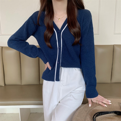 Stiilne naiste kardiganist tavaline spits-kaelusega mudel