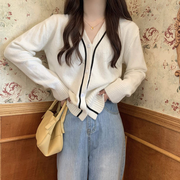 Stiilne naiste kardiganist tavaline spits-kaelusega mudel