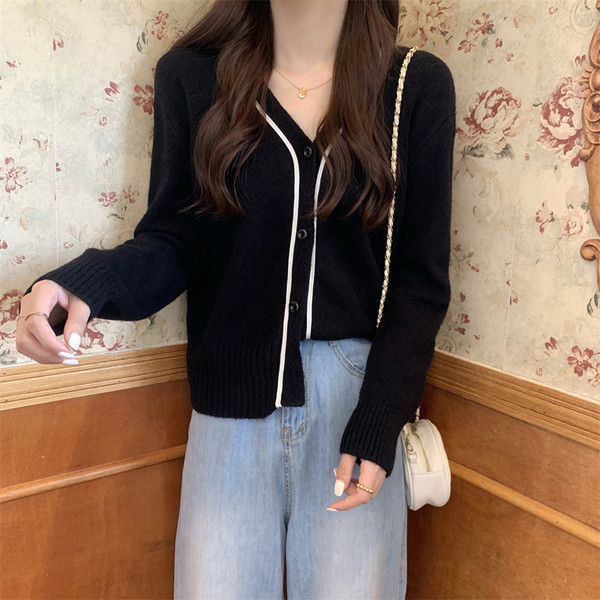 Stiilne naiste kardiganist tavaline spits-kaelusega mudel