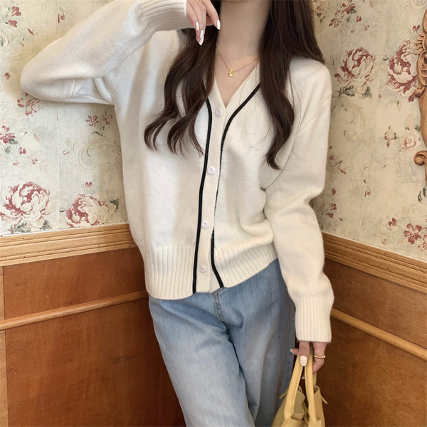 Stiilne naiste kardiganist tavaline spits-kaelusega mudel