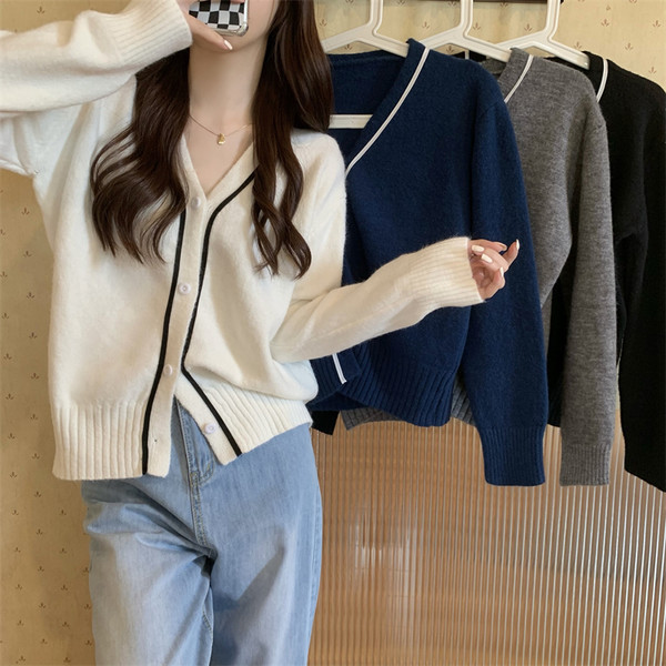 Stiilne naiste kardiganist tavaline spits-kaelusega mudel