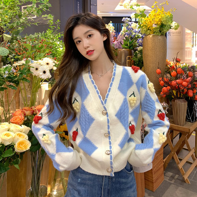 Moodne naiste vest 3D-elementide ja spits-kaelusega