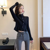 Naiste moodne nööpide ja kõrge kraega vest