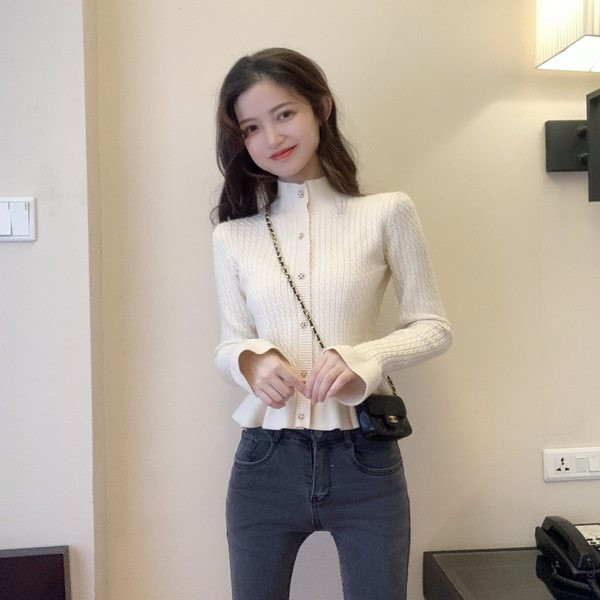 Naiste moodne nööpide ja kõrge kraega vest