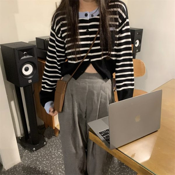 Vesta casual dama in dungi cu decolteu rotund