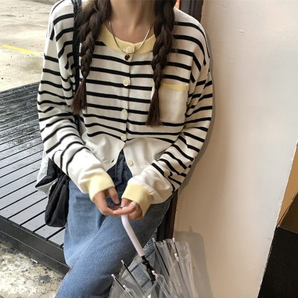 Vesta casual dama in dungi cu decolteu rotund