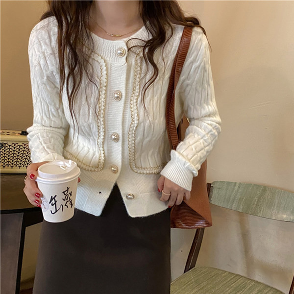 Stiilne naiste vest nööpide ja ümara kaelusega