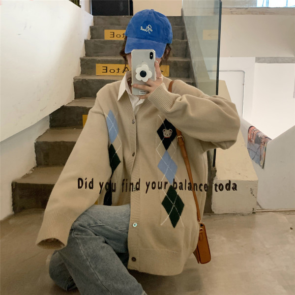 Naiste praegune vesti pikk nööpidega mudel