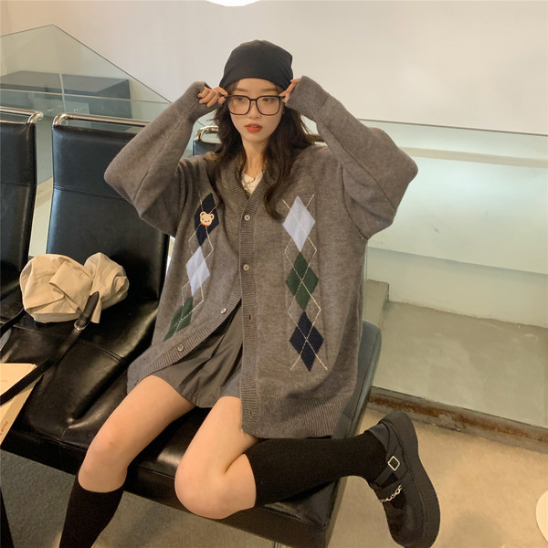 Naiste praegune vesti pikk nööpidega mudel