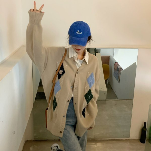 Naiste praegune vesti pikk nööpidega mudel