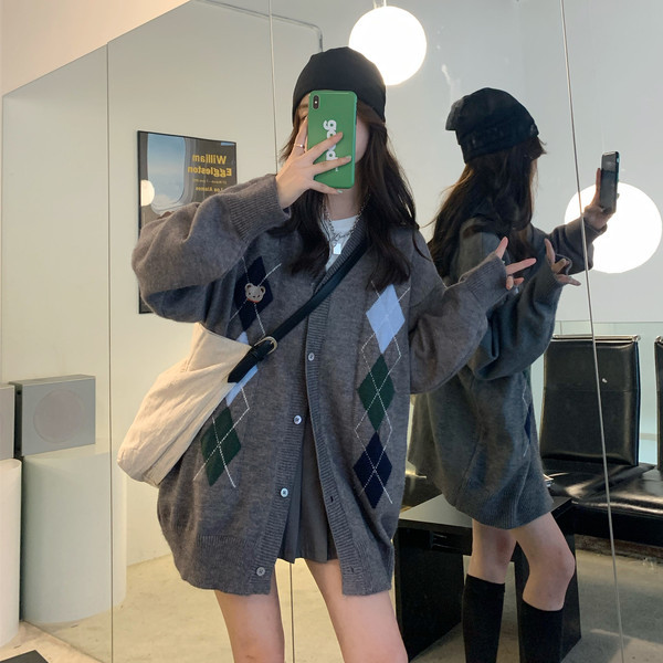 Naiste praegune vesti pikk nööpidega mudel