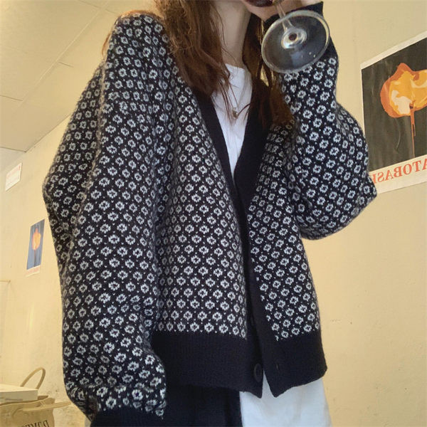 Kaasaegne naiste kardigan laia spitsikaelusega mudel