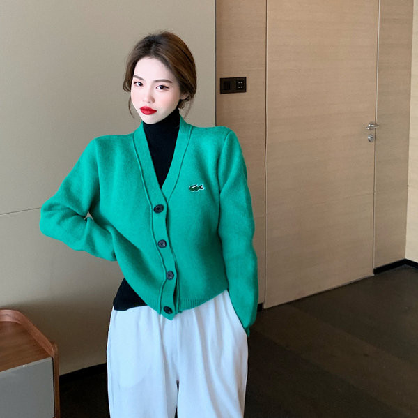 Praegune naiste kampsun tavaline tikandiga mudel