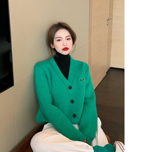 Praegune naiste kampsun tavaline tikandiga mudel