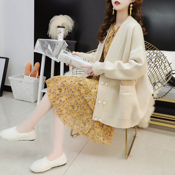 Κομψή γυναικεία ζακέτα φαρδύ μοντέλο με τσέπες και κουμπιά