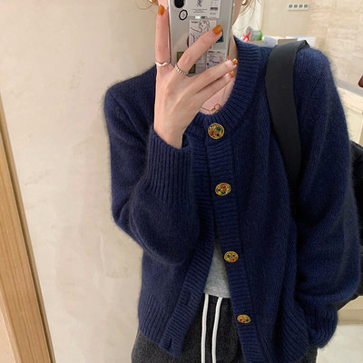 Naiste vabaaja kardigan nööpide ja ovaalse kaelusega