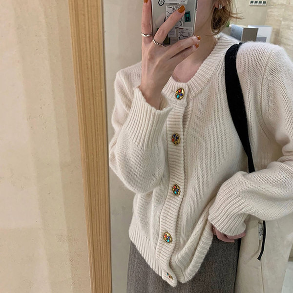 Naiste vabaaja kardigan nööpide ja ovaalse kaelusega