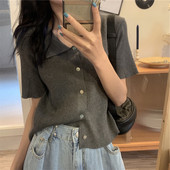 Vesta moderna de dama cu maneci scurte si nasturi