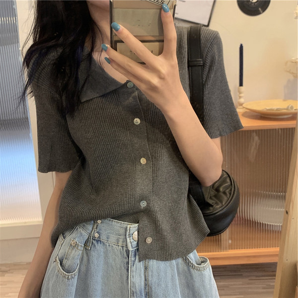 Vesta moderna de dama cu maneci scurte si nasturi