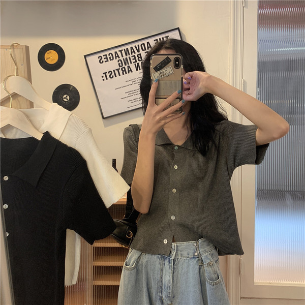 Vesta moderna de dama cu maneci scurte si nasturi