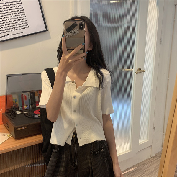 Vesta moderna de dama cu maneci scurte si nasturi