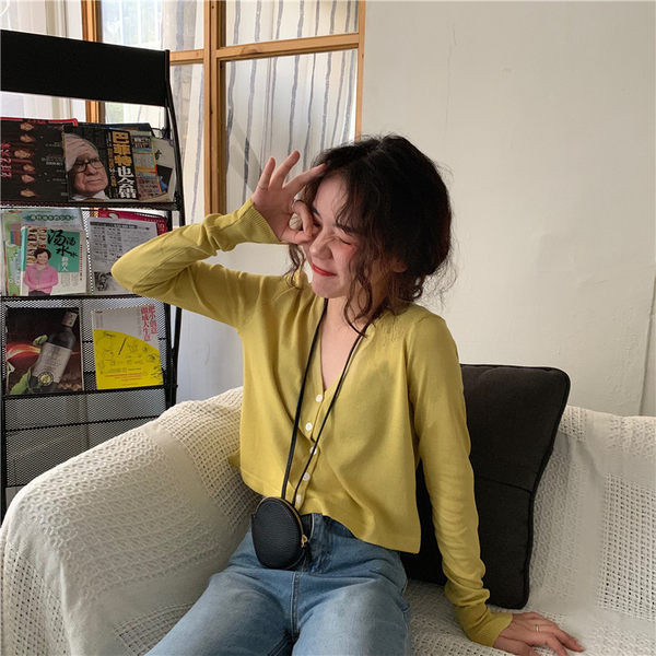 Μοντέρνα γυναικεία casual ζακέτα με απλό ντεκολτέ 