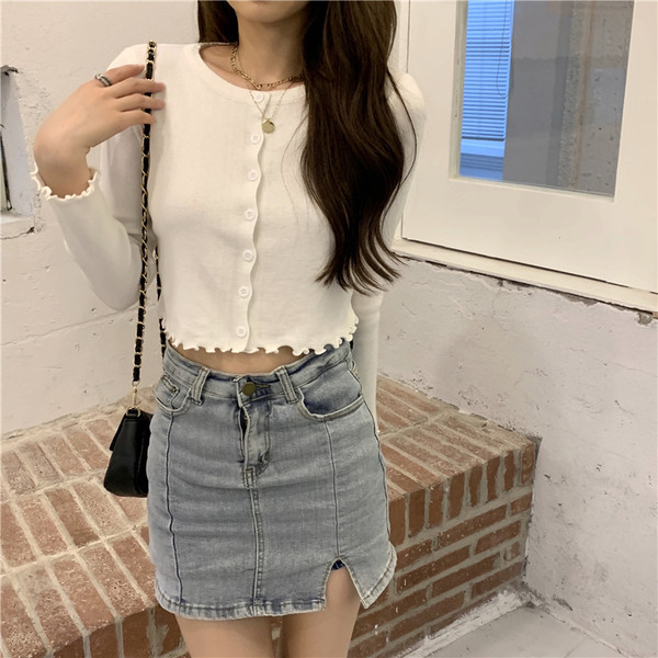 Praegune naiste kampsun nööpidega lühike mudel