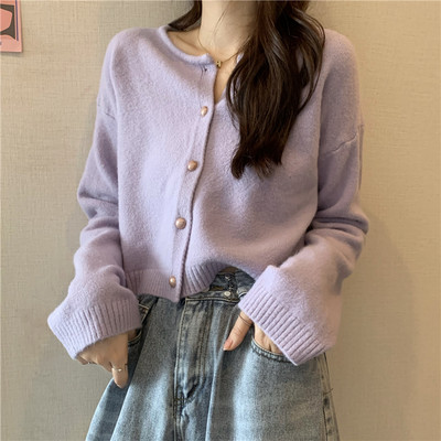 Naiste kardiganist tavaline lai mudel pikkade varrukate ja nööpidega