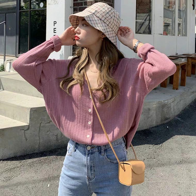 Női kardigán széles modell gombokkal és hosszú ujjakkal