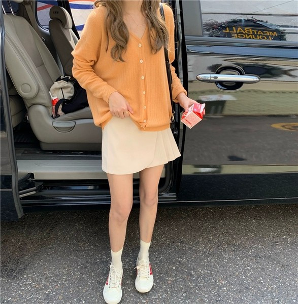 Női kardigán széles modell gombokkal és hosszú ujjakkal