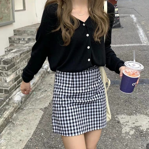 Női kardigán széles modell gombokkal és hosszú ujjakkal