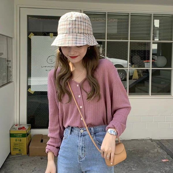 Női kardigán széles modell gombokkal és hosszú ujjakkal