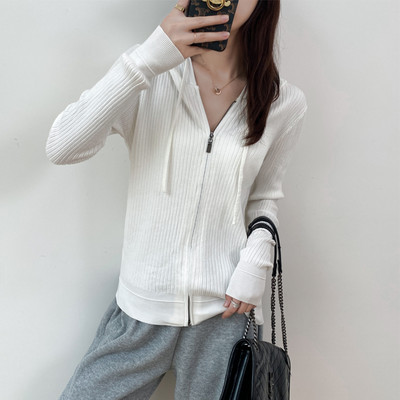 Moteriška laisvalaikio liemenė su užtrauktuku ir kaklaraiščiais